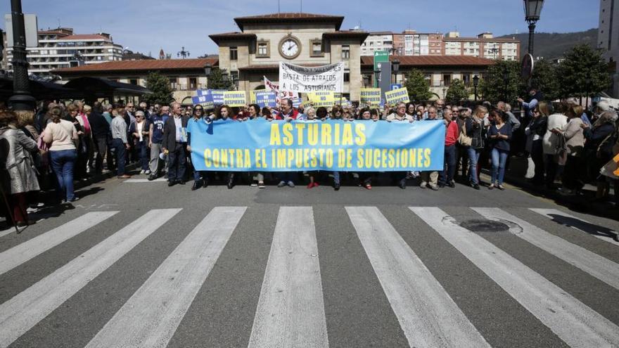 Miles de personas piden la eliminación del impuesto de sucesiones en Asturias