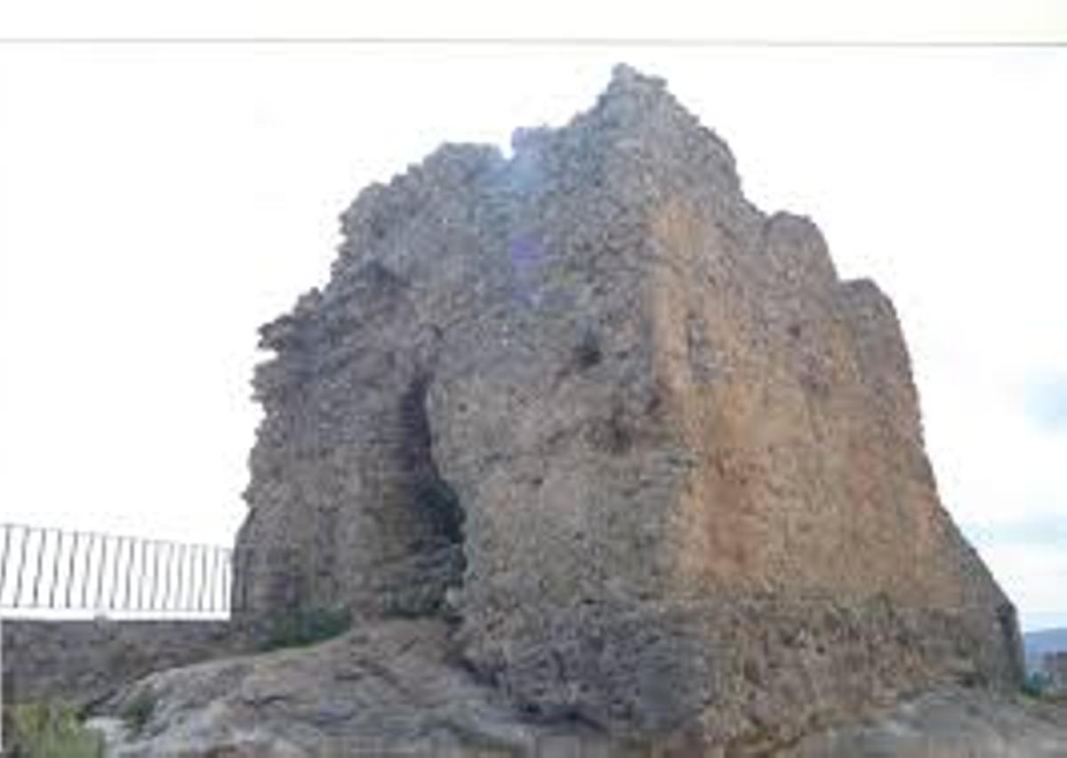 Restos del castillo de Xodos.