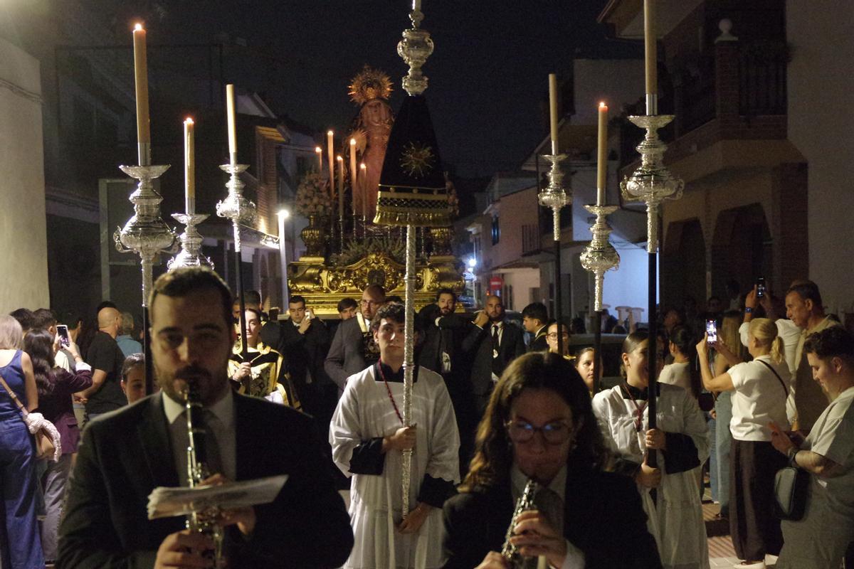 Rosario vespertino de la Virgen de los Dolores de Puerto de la Torre, en imágenes
