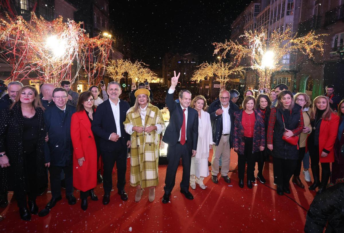 Vigo enciende la Navidad más grande de su historia ante miles de personas