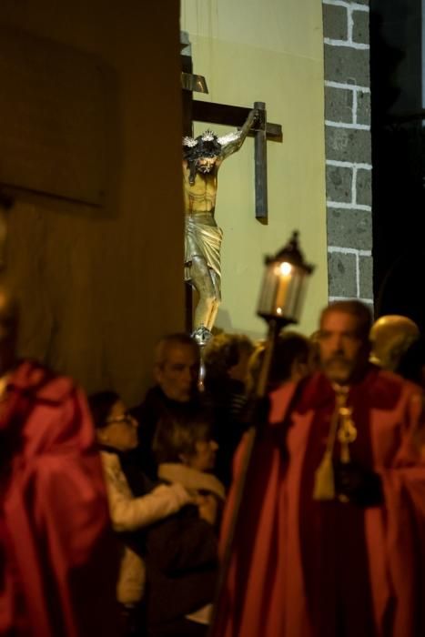 19.04.19. Las Palmas de Gran Canaria. SEMANA SANTA. Viacrucis del Silencio, Cristo del Buen Fin a su salida de la Iglesia del Espíritu Santo, Vegueta.  Foto Quique Curbelo  | 19/04/2019 | Fotógrafo: Quique Curbelo