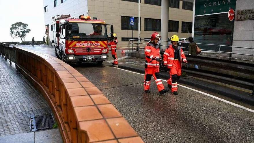 Los Bomberos, en la salida del túnel de Juana de Vega.