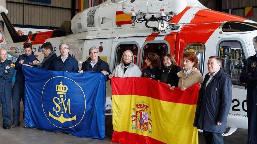 Mercedes Fernández visita la base del &quot;Helimer&quot; en Gijón