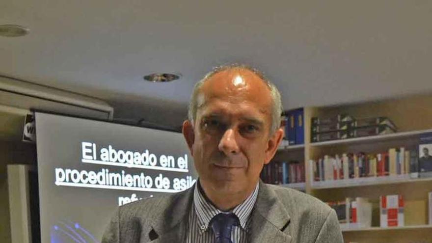 César M. Tocino.