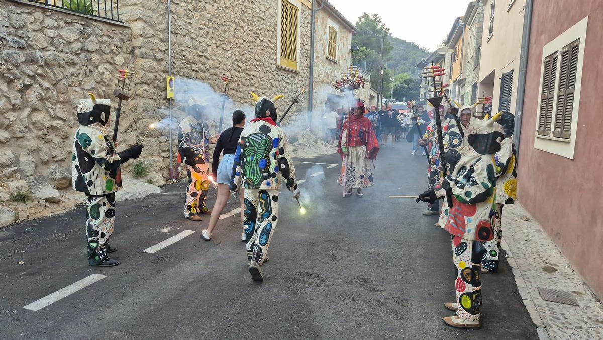 Las imágenes del 'correfoc' de 'Els tretze de na Pola' de Alaró