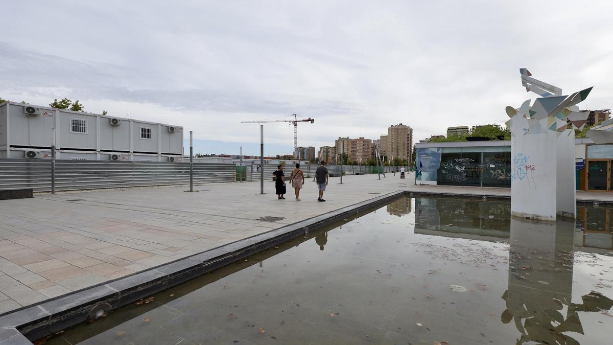 Estado actual de la plaza Eduardo Ibarra, con el solar de La Romareda vacío de fondo, en una imagen de archivo.