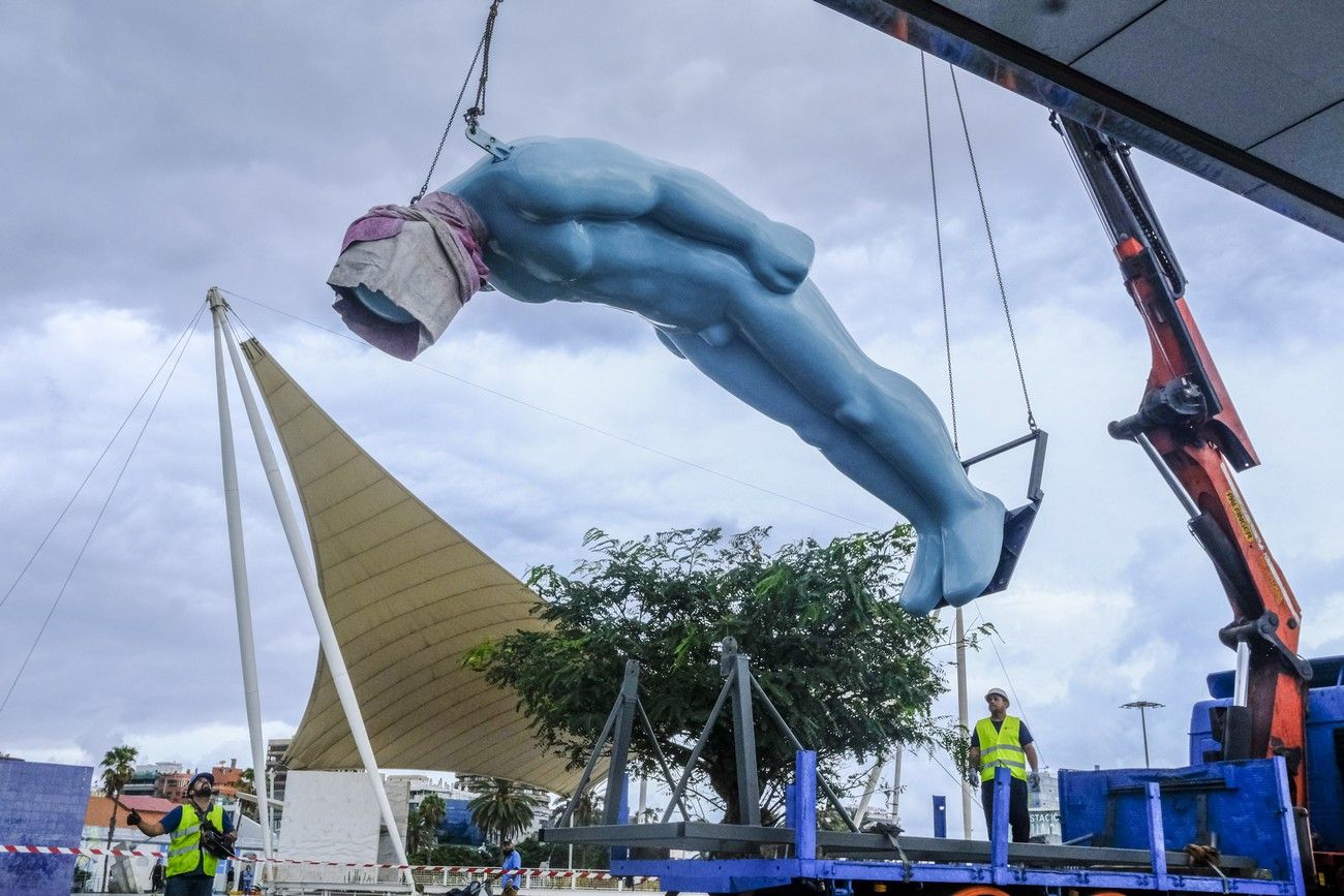 Instalación del Greetingman junto al Muelle Santa Catalina