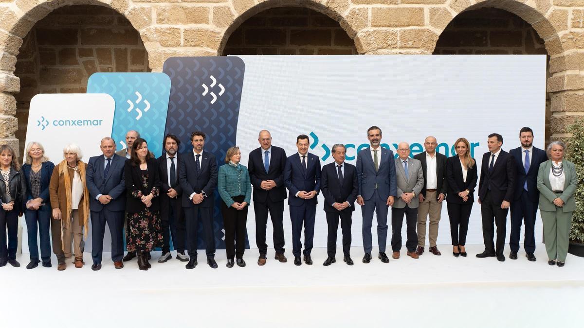 Foto familia de la presentación de la nueva imagen de Conxemar.