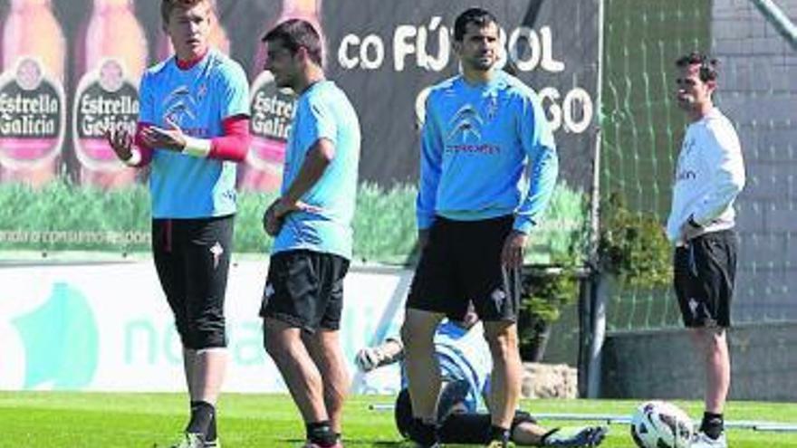 Rubén y Jony, junto a Álex y Pedro Docampo, en A Madroa. // R. Grobas