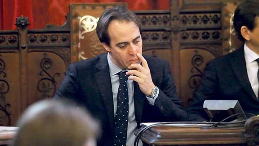 El teniente de alcalde Álvaro Gijón, durante el pleno de ayer.
