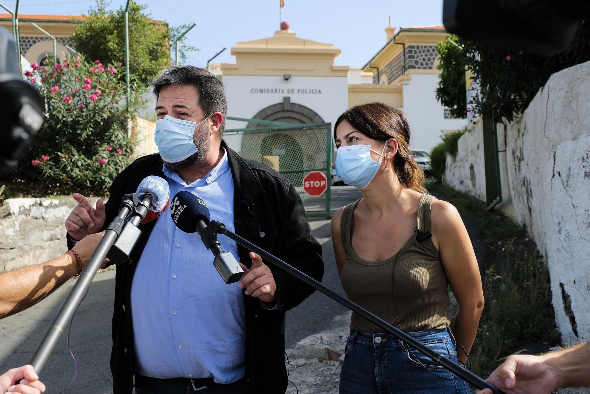 Eurodiputados de IU en el CIE Barranco Seco