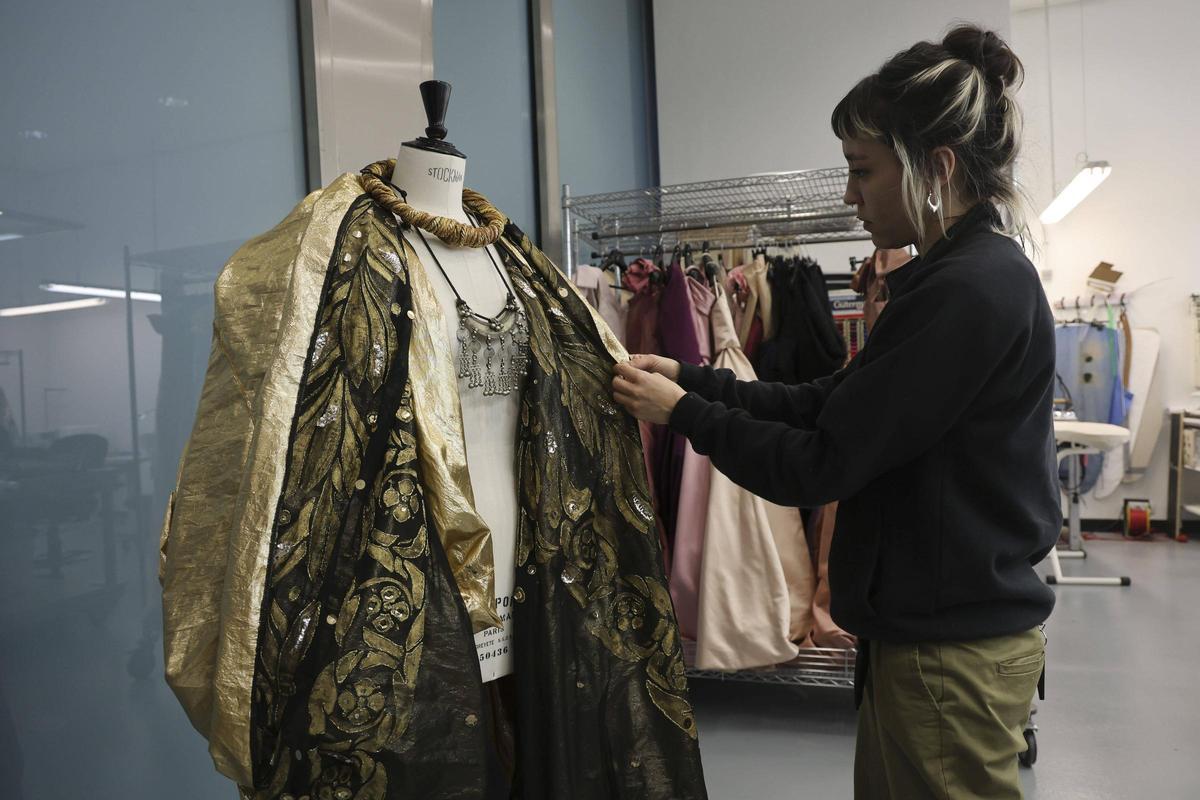 Una de las capas de Lacroix para 'Giulio Cesare in Egitto', que se estrenará en Les Arts.