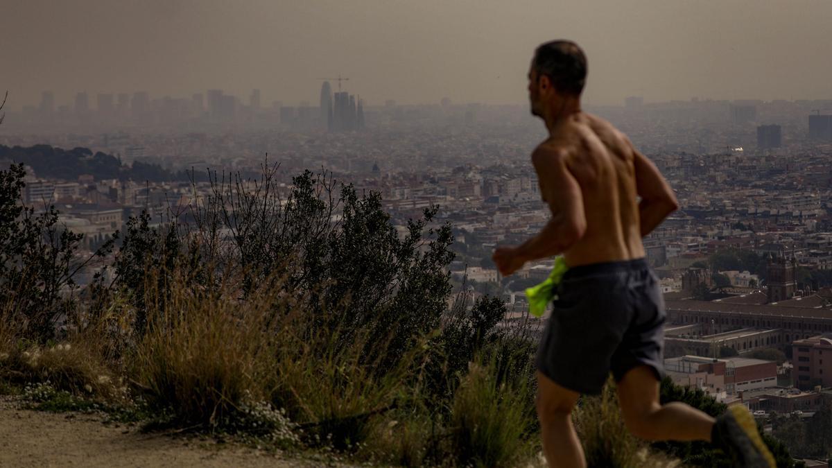 La pols africana es resisteix a abandonar Barcelona La pols africana es resisteix a abandonar Barcelona