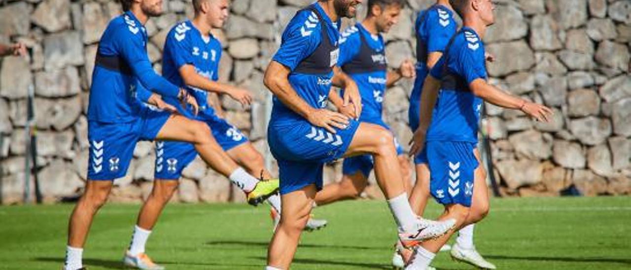 Corredera, a la izquierda. | | CD TENERIFE