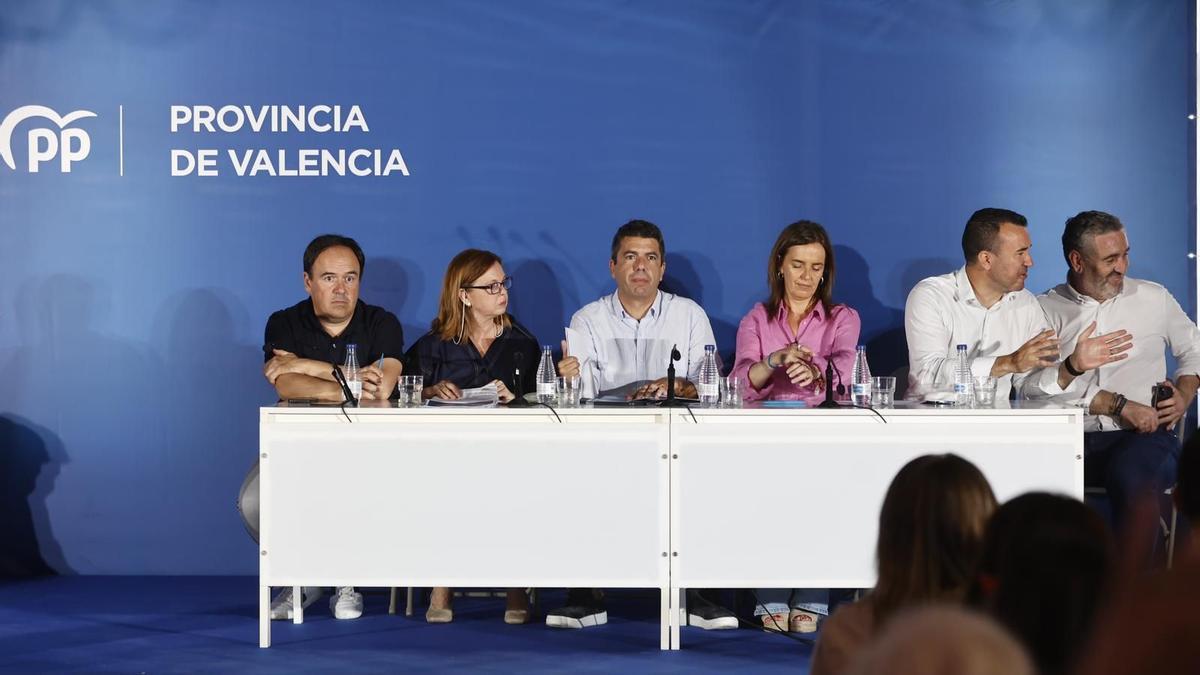 Pérez Llorca y Mazón en la junta provincial del PP el sábado pasado en Náquera.
