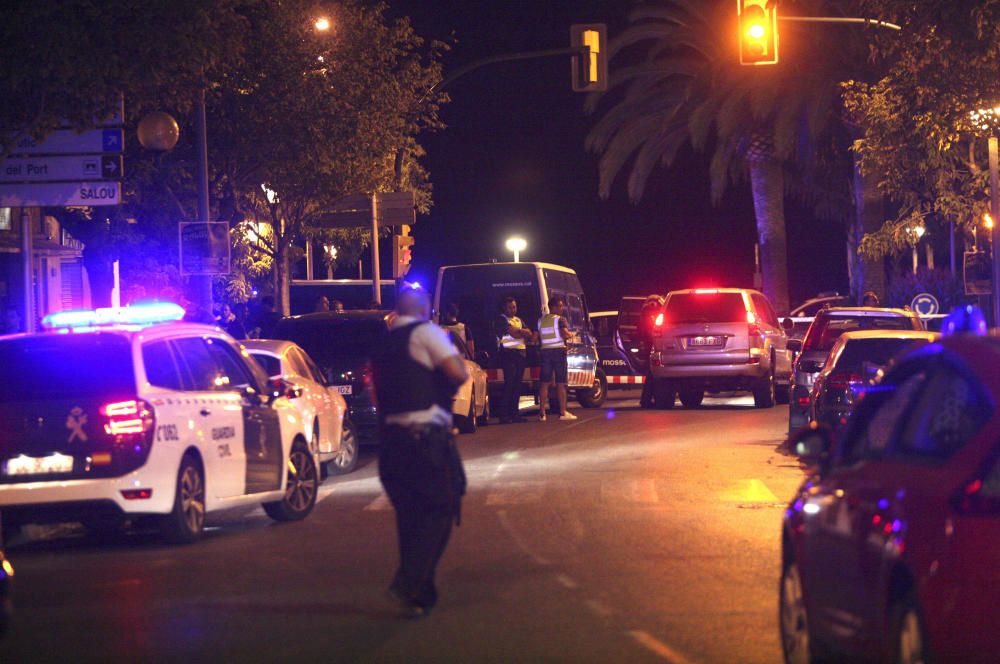 Efectius policials al Passeig Marítim de Cambrils, on s''han produït els fets