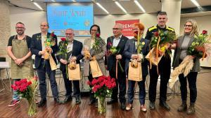 Foto de familia tras la presentación de Sant Jordi, este viernes en la Pedrera.