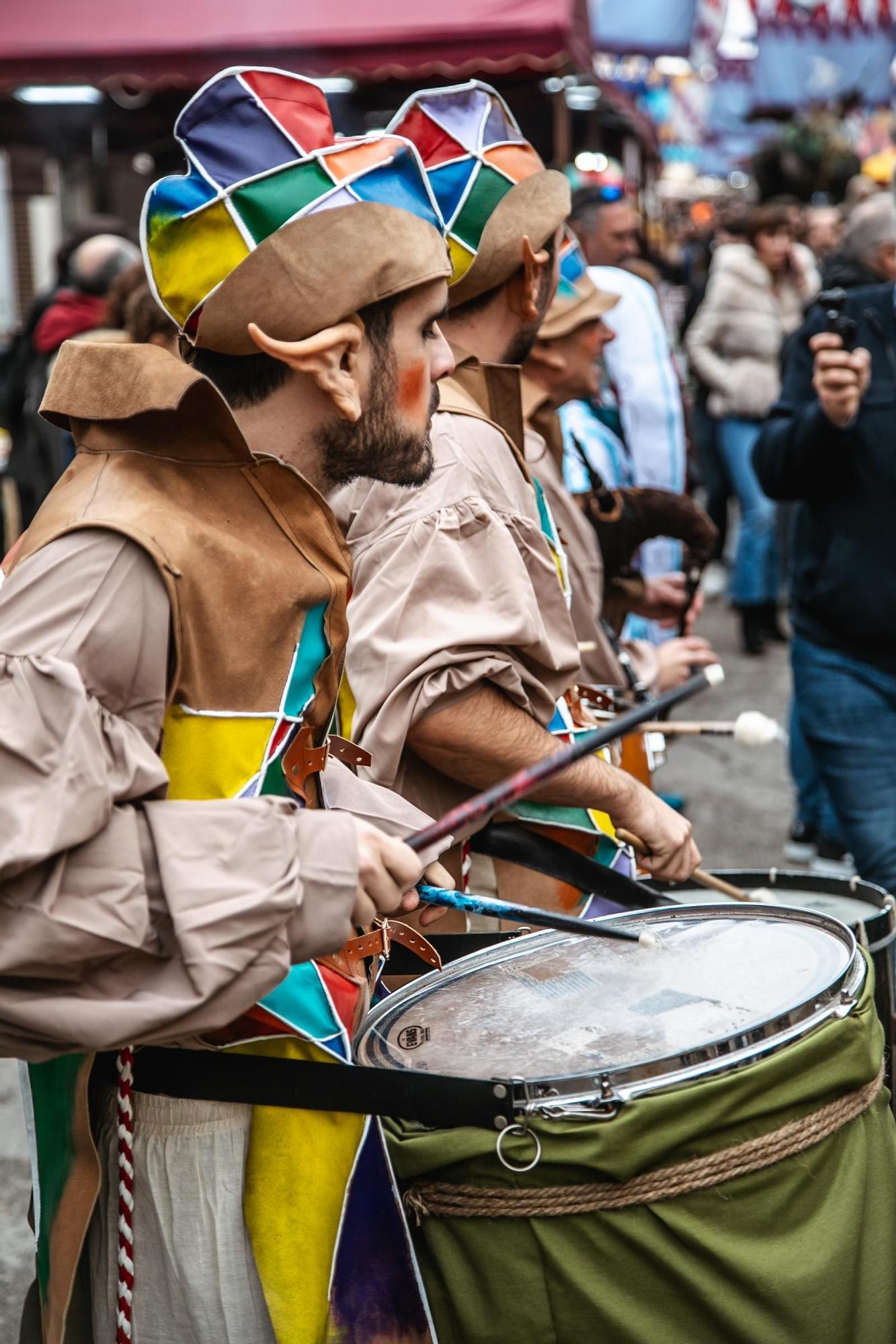 Los músicos también cuentan con una indumentaria apropiada a la ocasión.