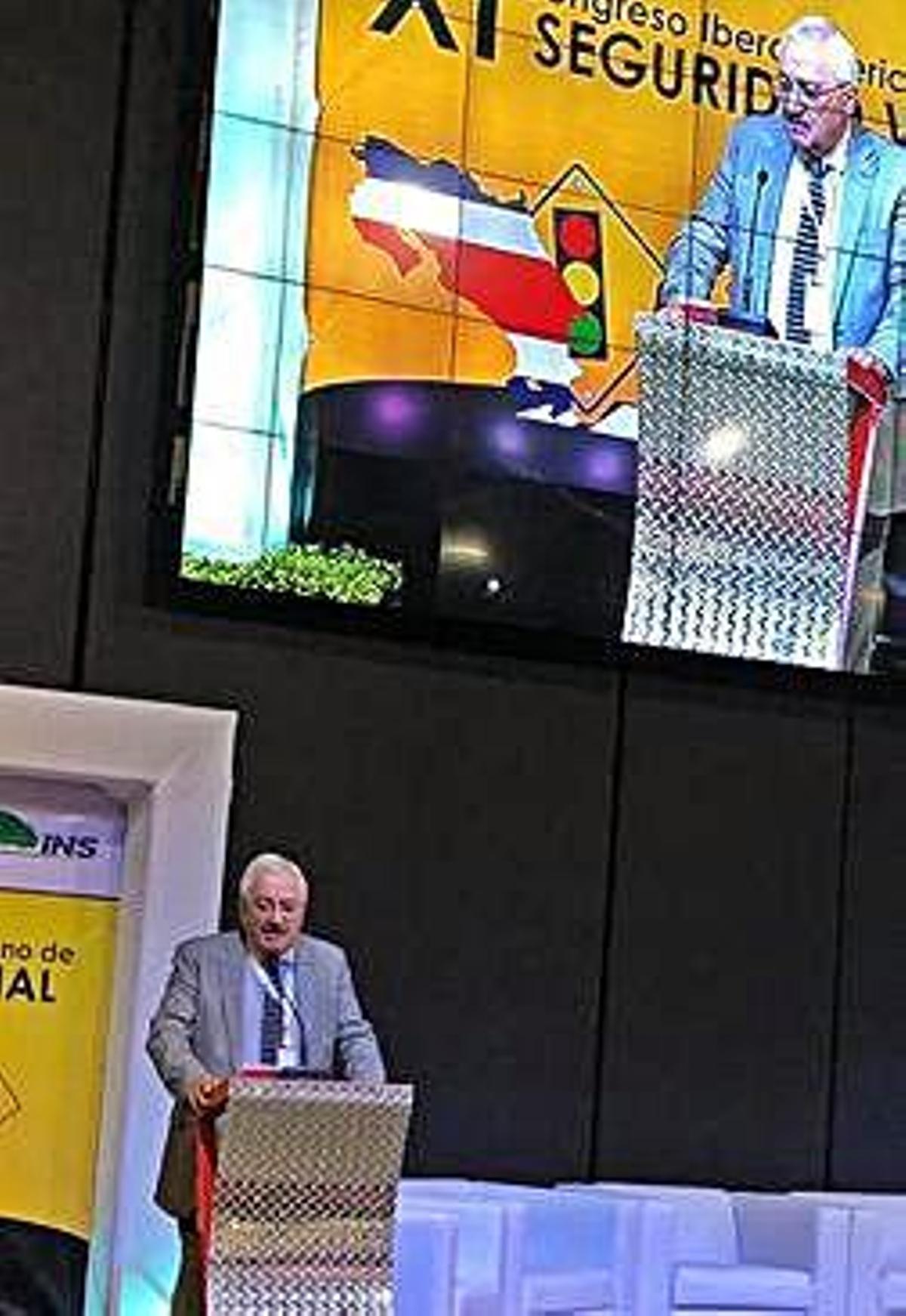 López Marín, en un congreso internacional de Seguridad Vial.