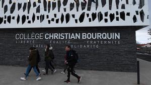 zentauroepp41321717 pupils arrive at the college christian bourquin in millas  n171215161421