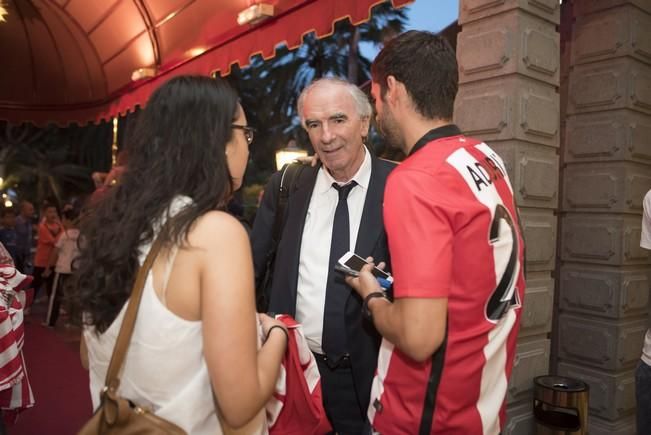 Llegada del Athletic de Bilbao al Hotel Santa ...