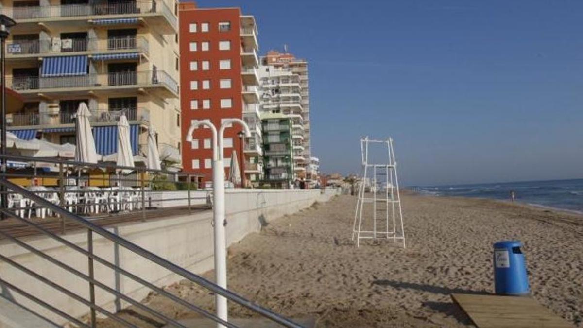 Un policía de paisano salva a una niña de morir asfixiada en Les Palmeres Un policía de paisano salva a una niña de morir asfixiada en Les Palmeres