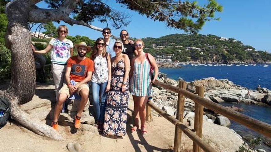 Els bloguers, en el camí de ronda de Calella a Llafranc.