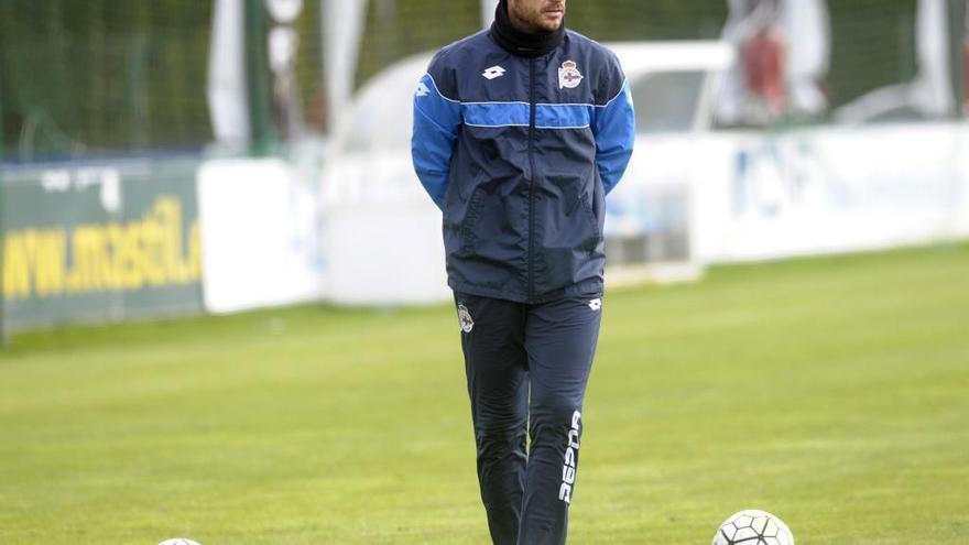 Víctor Sánchez del Amo durante un entrenamiento con el Deportivo.