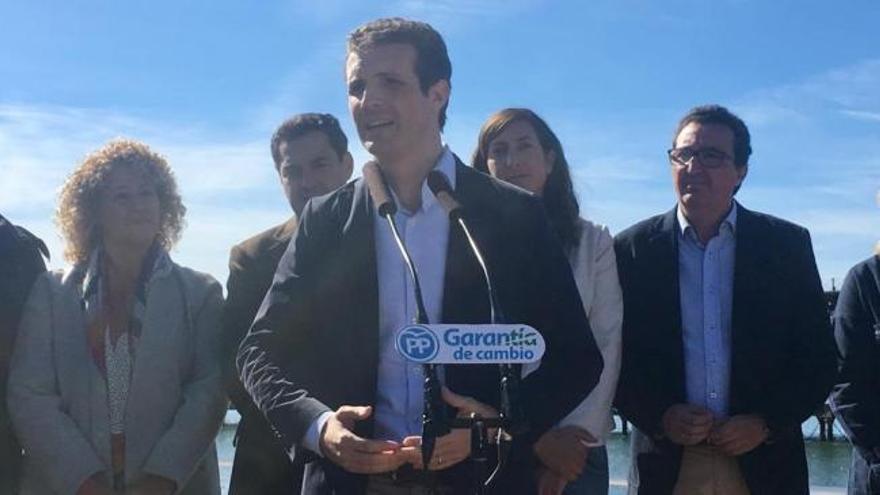 Casado arropa a Cospedal aunque advierte que su único compromiso es con los afiliados