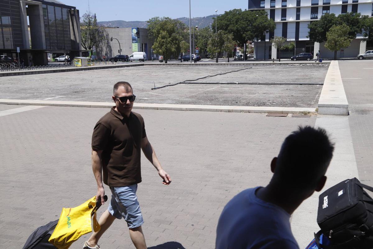A.J.González Córdoba Estanque de la plaza de las Tres Culturas Estación Adif Julio Anguita