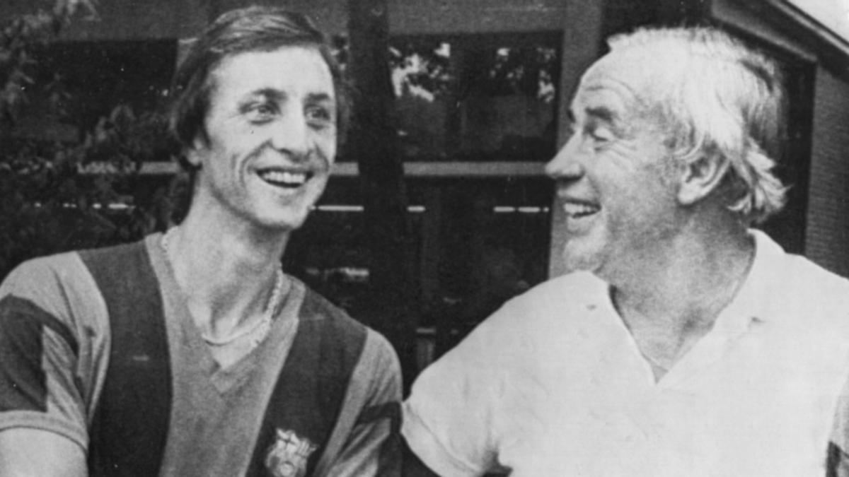 Cruyff y Weisweiler antes de empezar la temporada 1975-76.