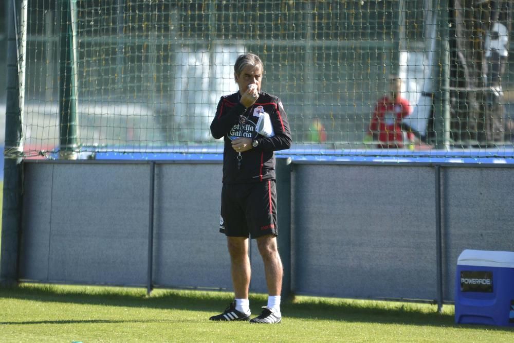 Natxo González programó una sesión con circuito físico, ejercicios tácticos y acciones a balón parado en el penúltimo entrenamiento antes de recibir al Elche en Riazor.