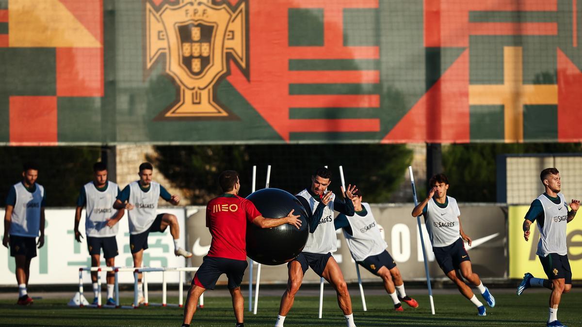 La selección portuguesa, durante un entrenamiento
