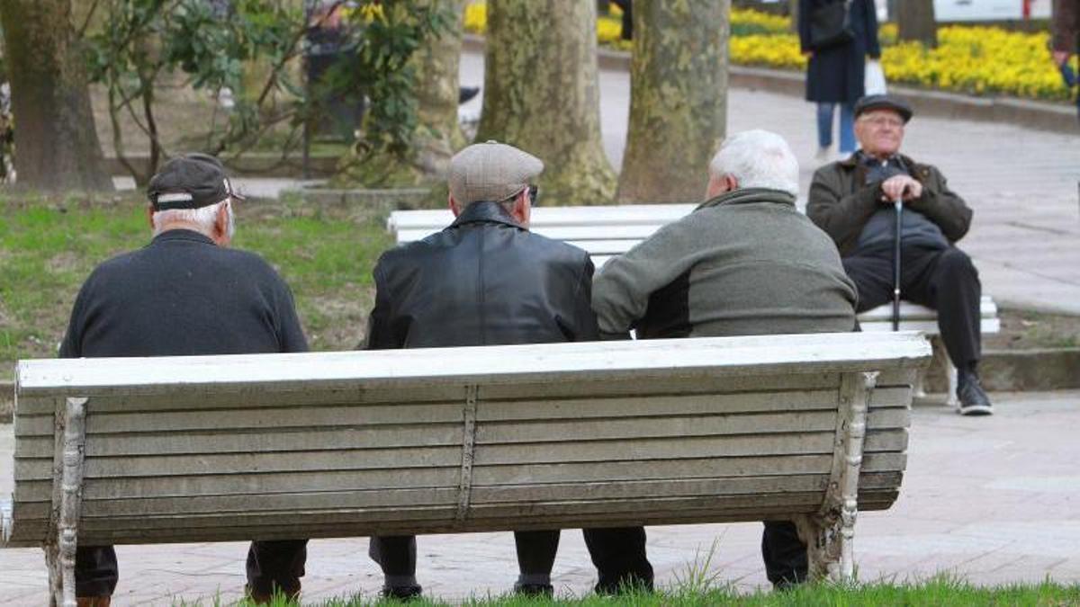 Mayores en un parque de Ourense