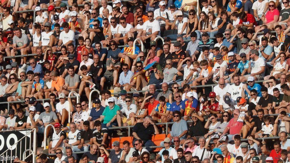 La afición del Valencia durante el Valencia - Celta