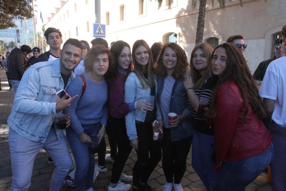 Centenares de estudiantes en la bienvenida de la UPCT