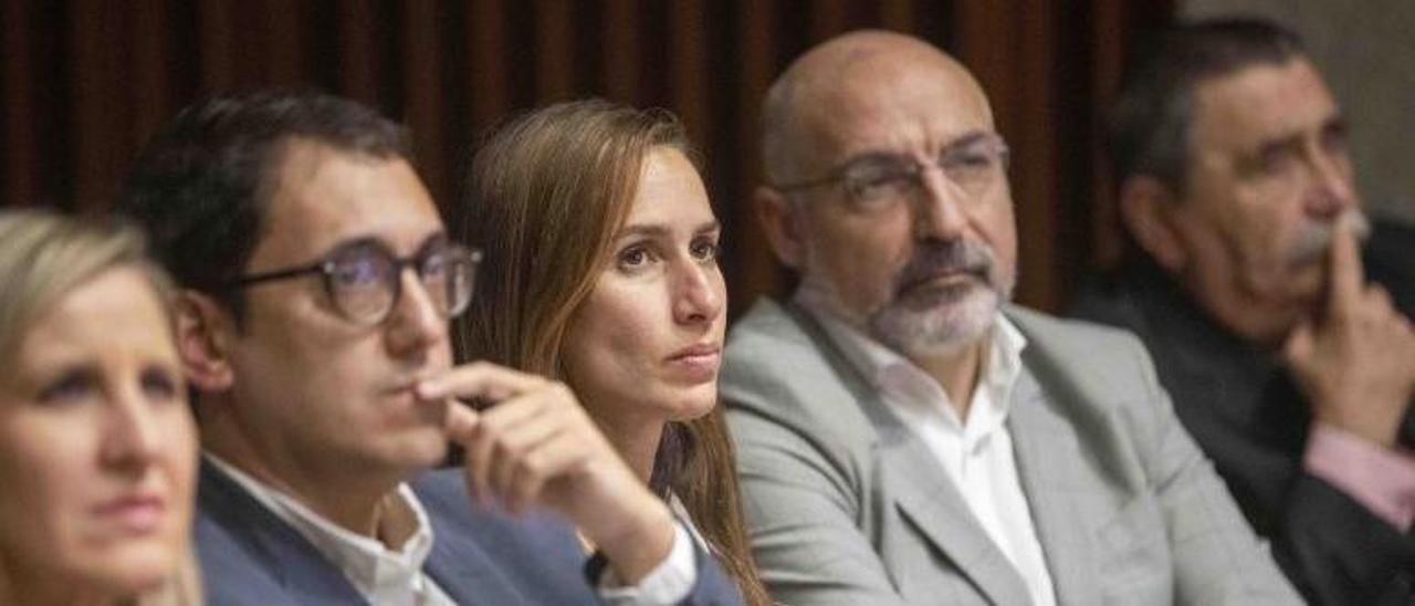 Isabel Vidal, ayer, entre Negueruela y Andreu Serra. | GUILLEM BOSCH