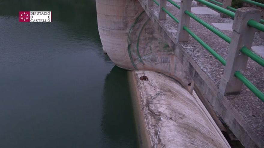 Rescate de un perro en el embalse de l'Alcora