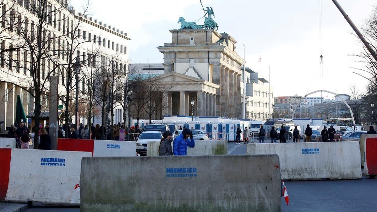 Barreras de hormigón junto a la Puerta de Brandenburgo, en Berlín, en diciembre del 2016.