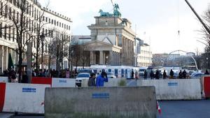 Barreras de hormigón junto a la Puerta de Brandenburgo, en Berlín, en diciembre del 2016.