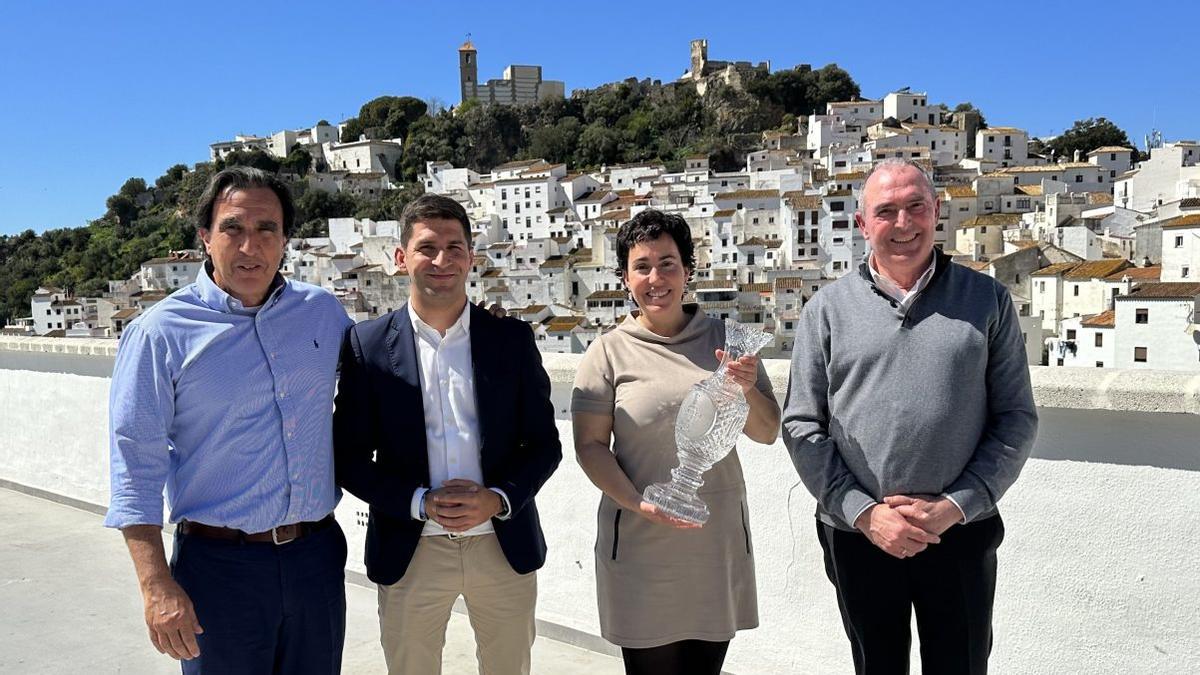 José Carrasco y Juan Luis Villalón, alcalde y teniente alcalde de Casares respectivamente; Vicente Rubio, director general de Finca Cortesín; y Alicia Garrido, presidenta de Deporte and Business, promotor y organizador de la Solheim Cup 2023.