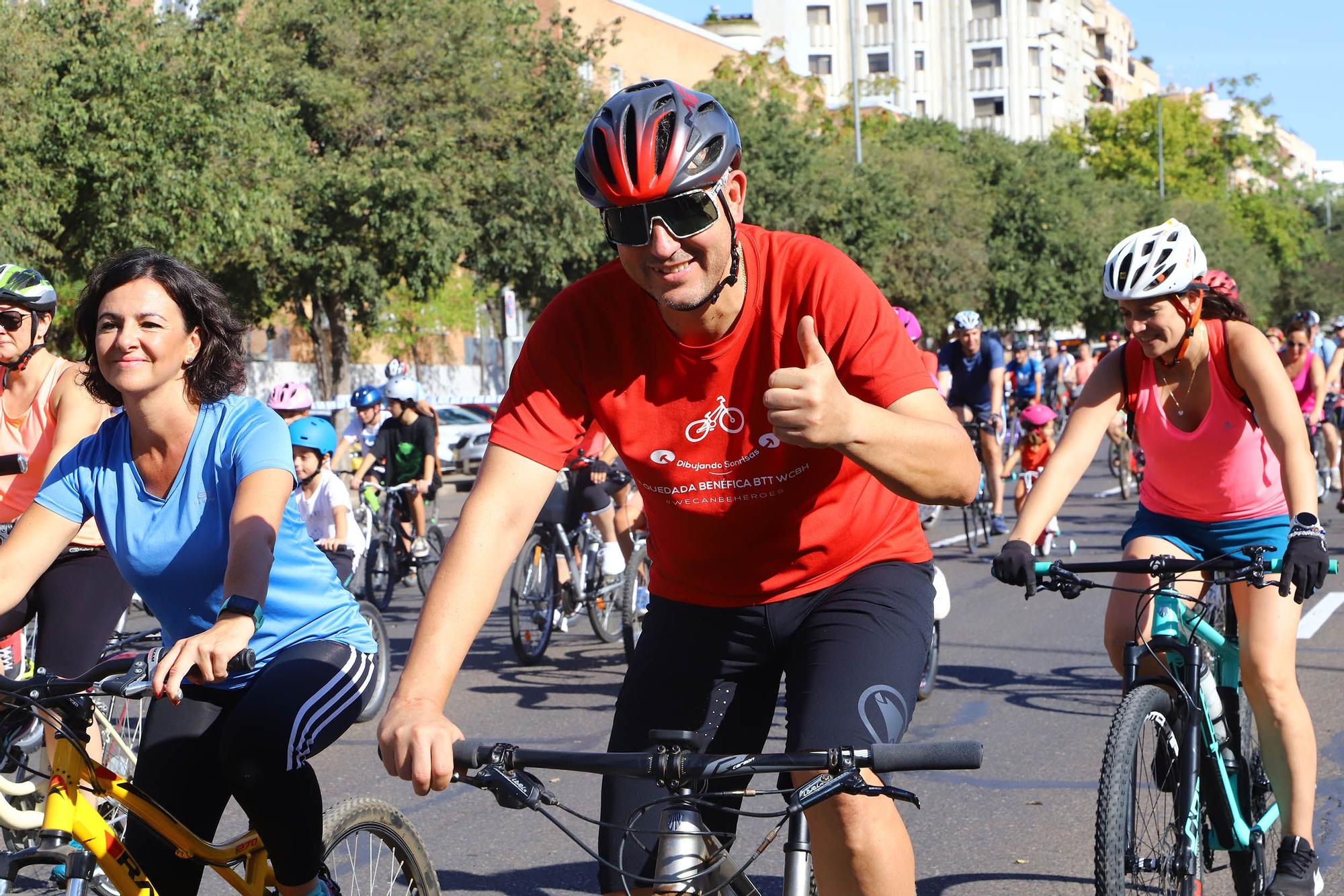 Familias enteras se suman a la Fiesta de la Bicicleta en Córdoba