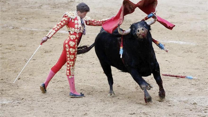 Sobresale Diego Carretero, que se impone a los novillos y a los elementos