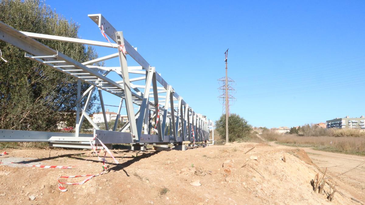 L'antena prevista a la zona de l'Olivar Gran a punt per ser instal·lada