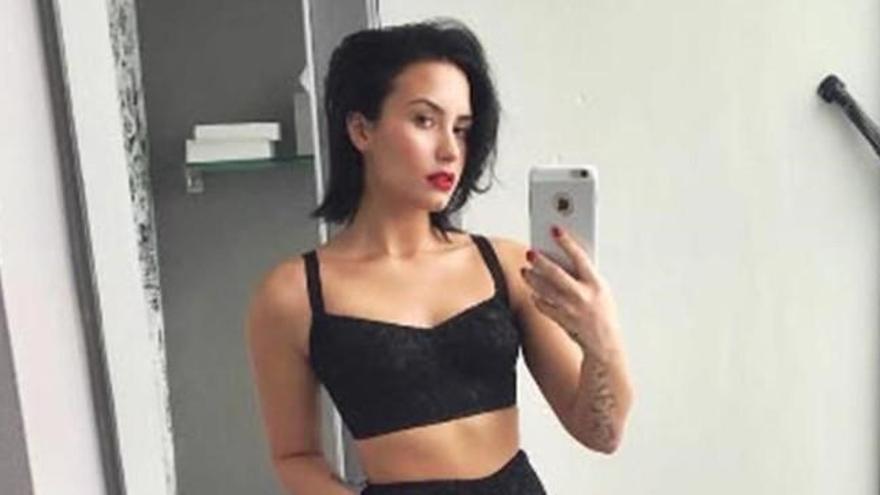 Demi Lovato se exhibe en ropa interior