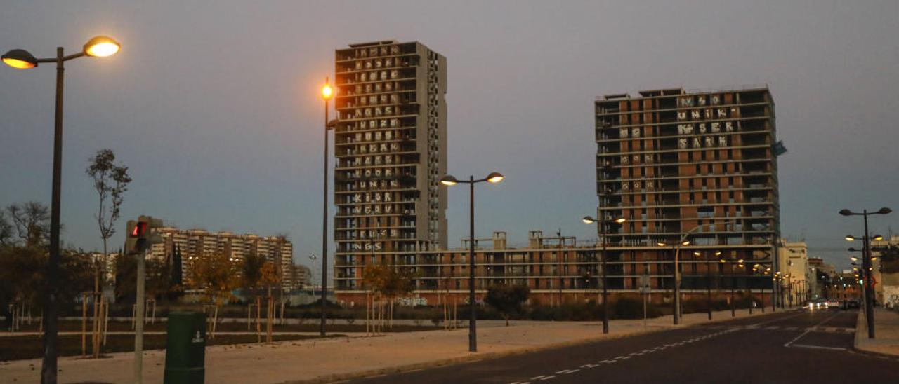 Uno de las fincas de la Torre en la que se finalizarán las viviendas que estaban por terminar.