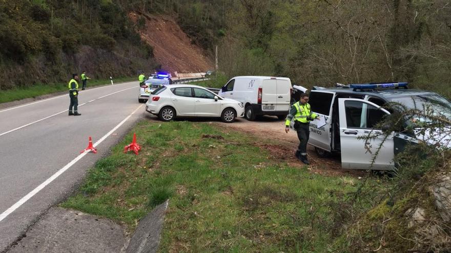 Fallece un motorista ovetense de 26 años al salirse de la vía en Villaviciosa