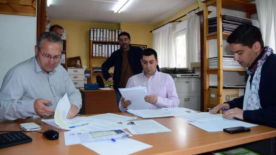 Los miembros del jurado, ayer, en plena deliberación. // Gonzalo Núñez