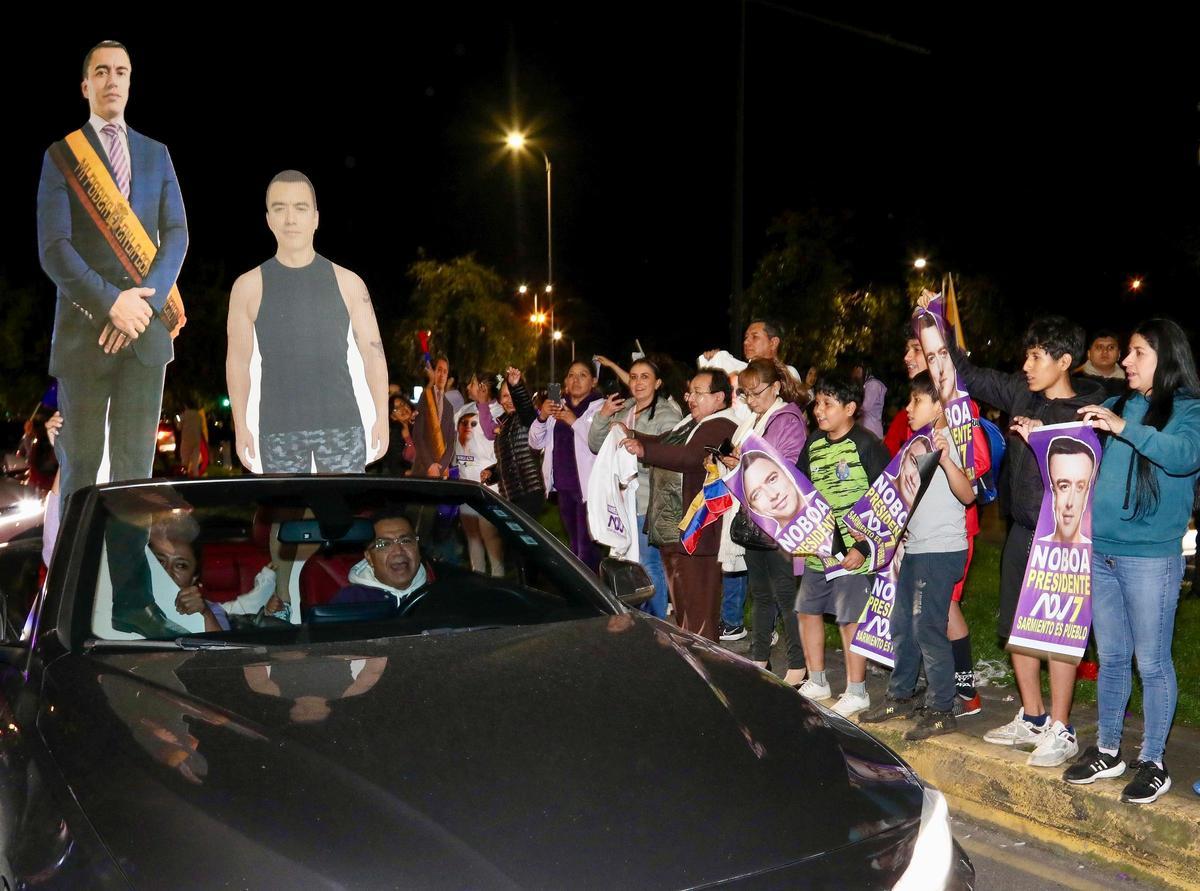 "¡Noboa presidente!", gritan seguidores del gobernante de Ecuador para festejar su reelección
