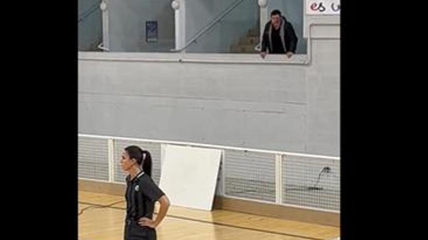 Insultos machistas en León a la árbitra de la Liga Femenina de baloncesto Paula Lema: &quot;¡Puta!&quot;, &quot;¡Vete a limpiar!&quot;